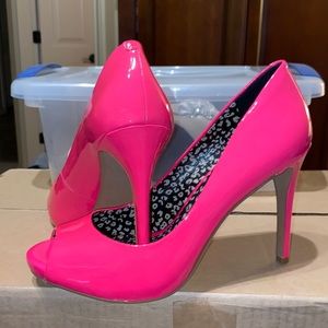 ✨BRAND NEW✨Hot Pink Peep Toe Heels in Patent Leather (NWOT)